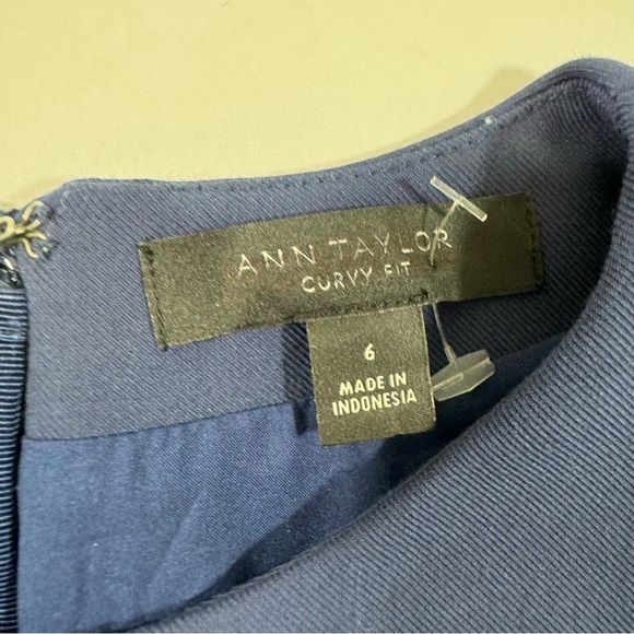 Ann Taylor Curvy Fit The Short Sleeve Sheath Dress Bi Stretch - Picture 5 of 7